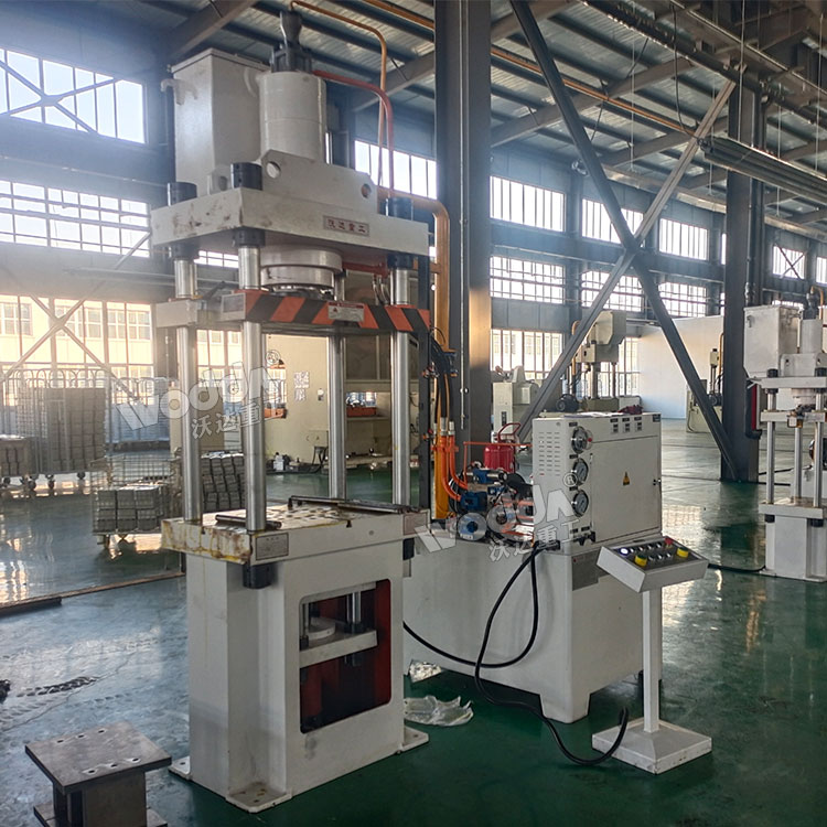 100噸四柱液壓機.jpg